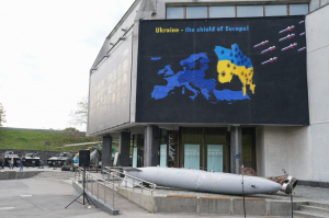 У Музеї війни з'явився новий мурал «Україна – щит Європи!» та відкрилась виставка «Музейний фронт»