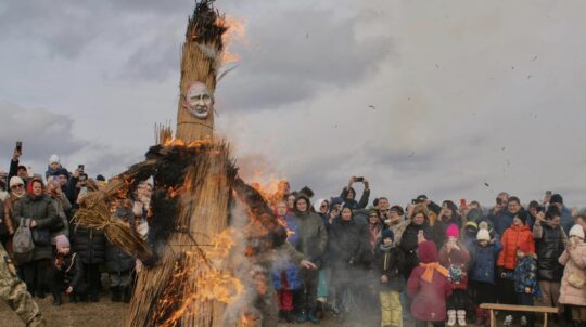 Під час святкування Колодія в Пирогові спалили опудало путіна