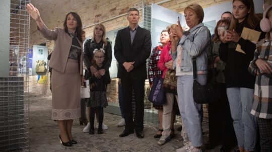 У Національному музеї історії України у Другій світовій війні відкрилася виставка «Сталеві титани Бахмута»