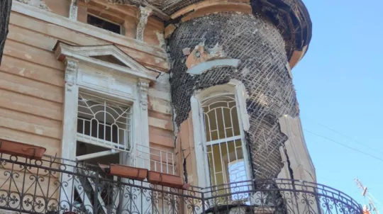 Від нічної ракетної атаки рф постраждав Одеський художній музей, розташований у зоні охорони ЮНЕСКО