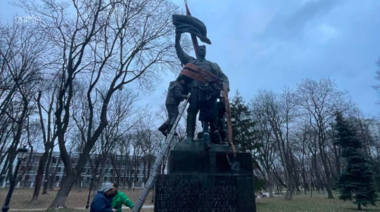 Демонтовано пам’ятник учасникам «січневого збройного повстання 1918 року»