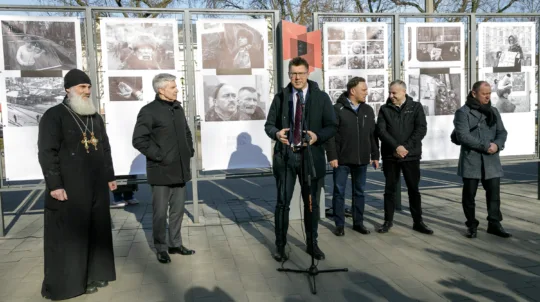 В Києві відкрилась вулична виставка фотографа Джима Сюмкая до 10-ї річниці вшанування пам’яті Героїв Небесної Сотні 
