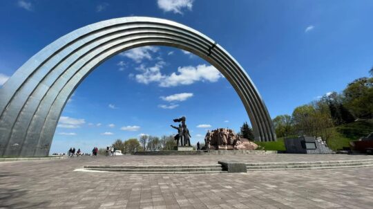 Колишня Арка дружби народів у Києві більше не є памʼяткою, відтак може бути демонтована