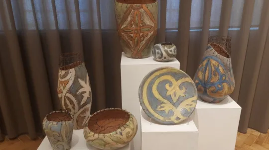 «Незламність традицій»: у Національному музеї декоративного мистецтва відкрилася виставка робіт студентів та викладачів Академії Бойчука