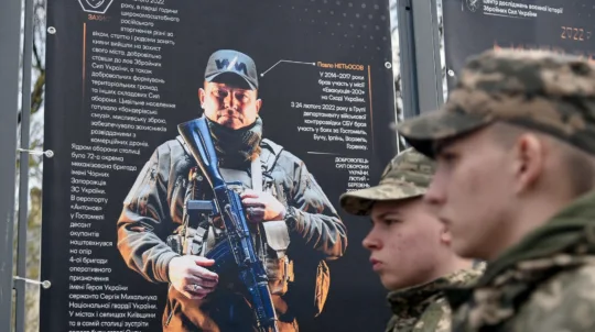 «На захисті міста»: в Києві відкрилась виставка до другої річниці звільнення Київщини