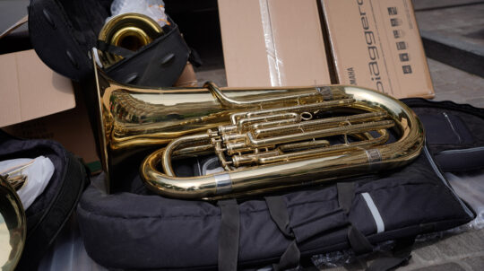 Посольство Італії передало МКІП музичні інструменти для Харківського музичного фахового коледжу, який постраждав від російських бомбардувань