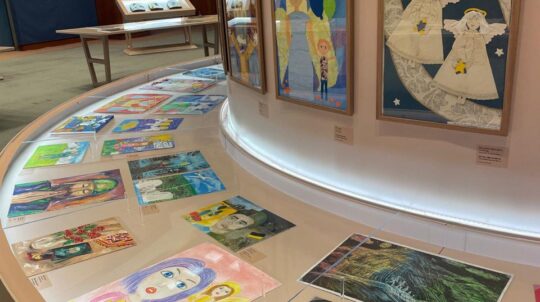 У Сеулі відкрилась виставка українських дитячих малюнків про надію під час війни