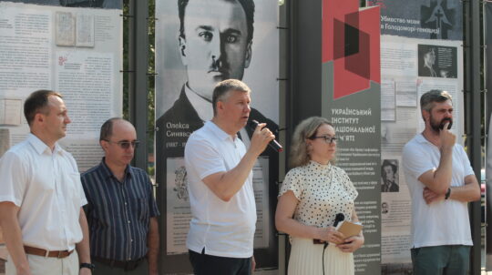 У Києві відкрилась вулична виставка «Мововбивство – складова рашизму»